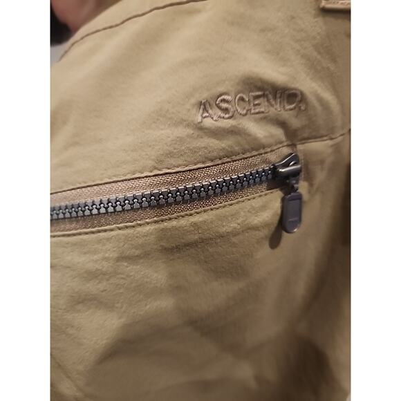 Ascend‎ Womens Lightweight Hiking /travel Shorts. Tan. Size 4. 5" Inseam Size 4 - Picture 3 of 5